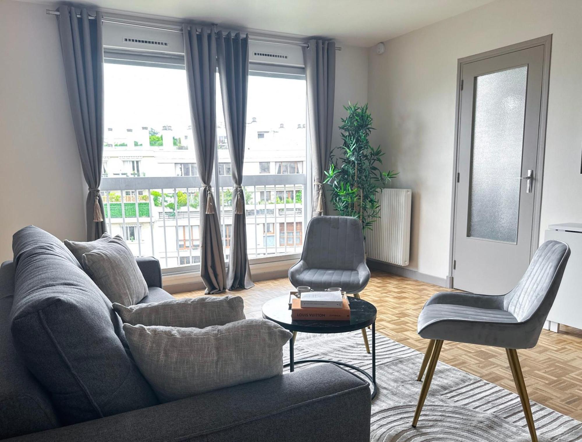 Brand-New Studio With Eiffel Tower View Parigi Esterno foto