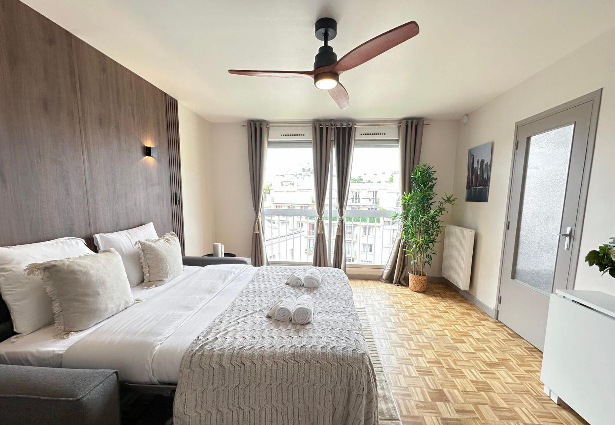 Brand-New Studio With Eiffel Tower View Parigi Esterno foto
