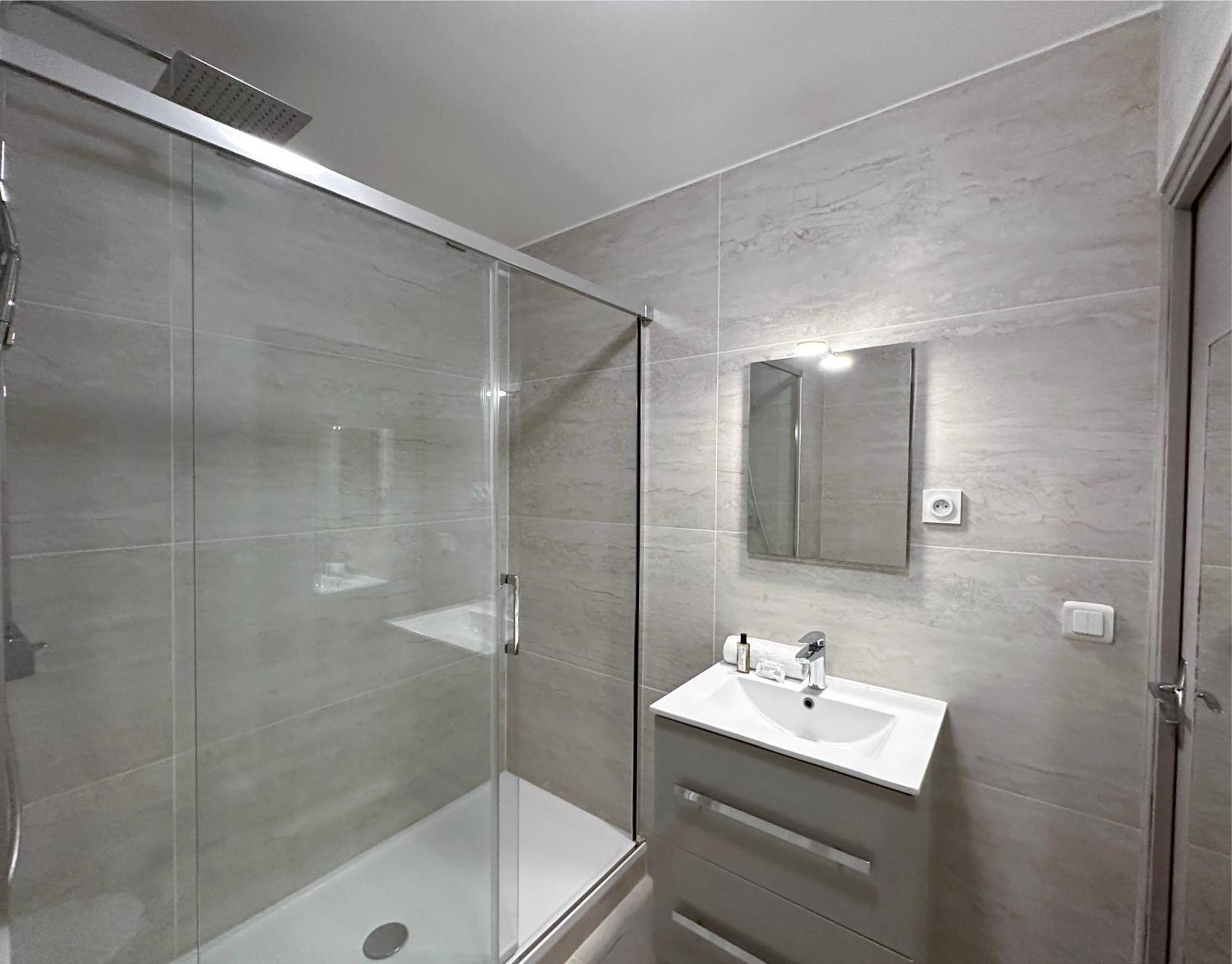 Brand-New Studio With Eiffel Tower View Parigi Esterno foto