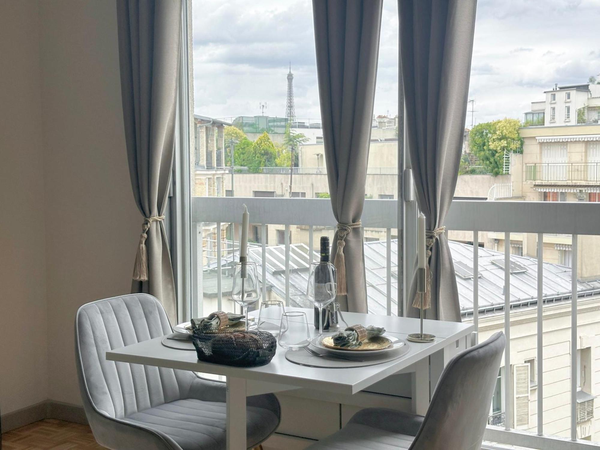 Brand-New Studio With Eiffel Tower View Parigi Esterno foto