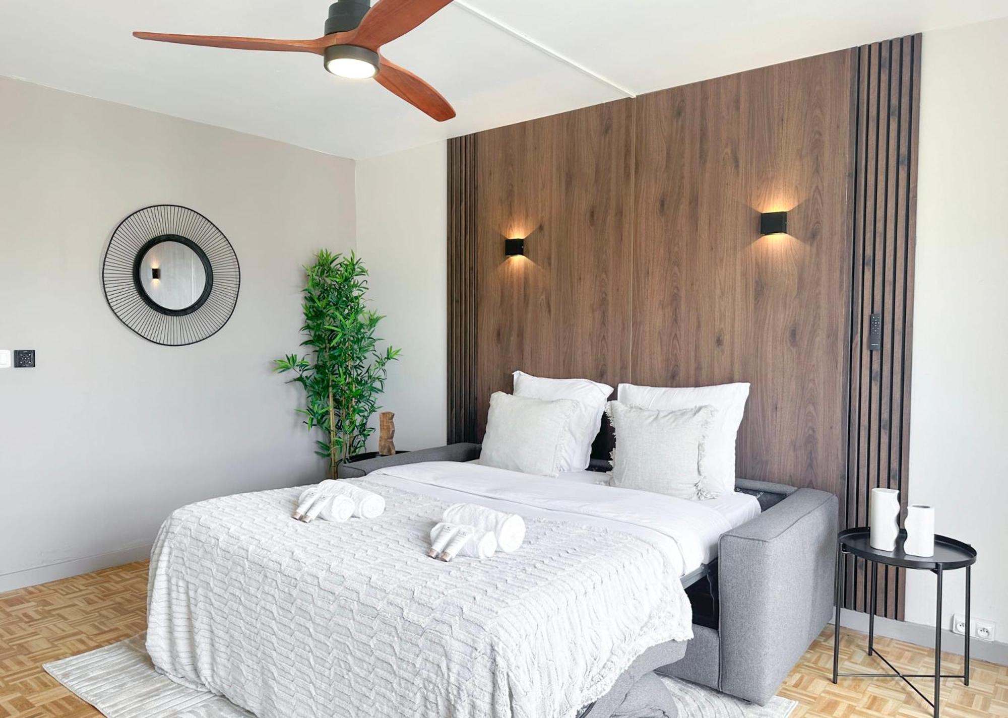 Brand-New Studio With Eiffel Tower View Parigi Esterno foto