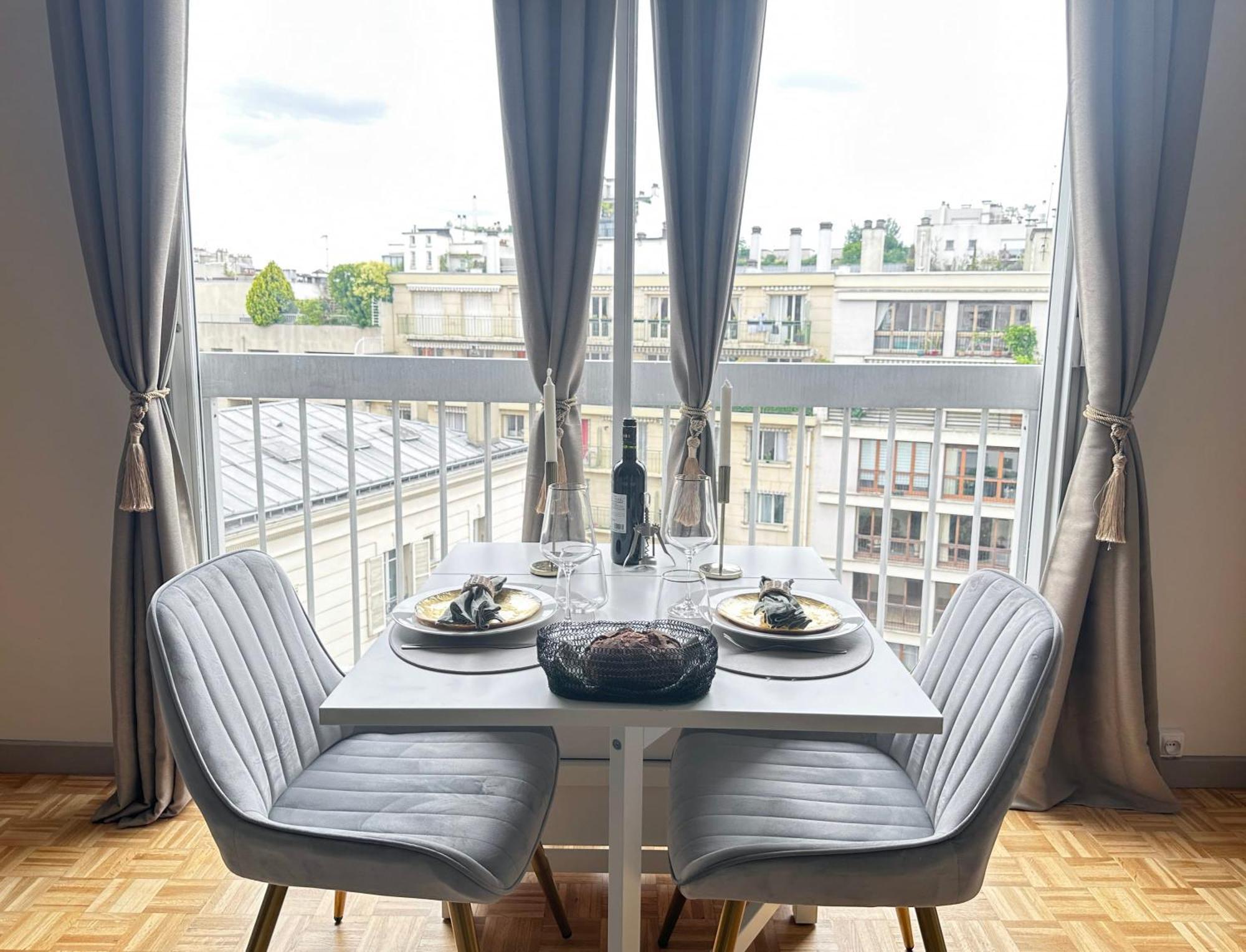 Brand-New Studio With Eiffel Tower View Parigi Esterno foto