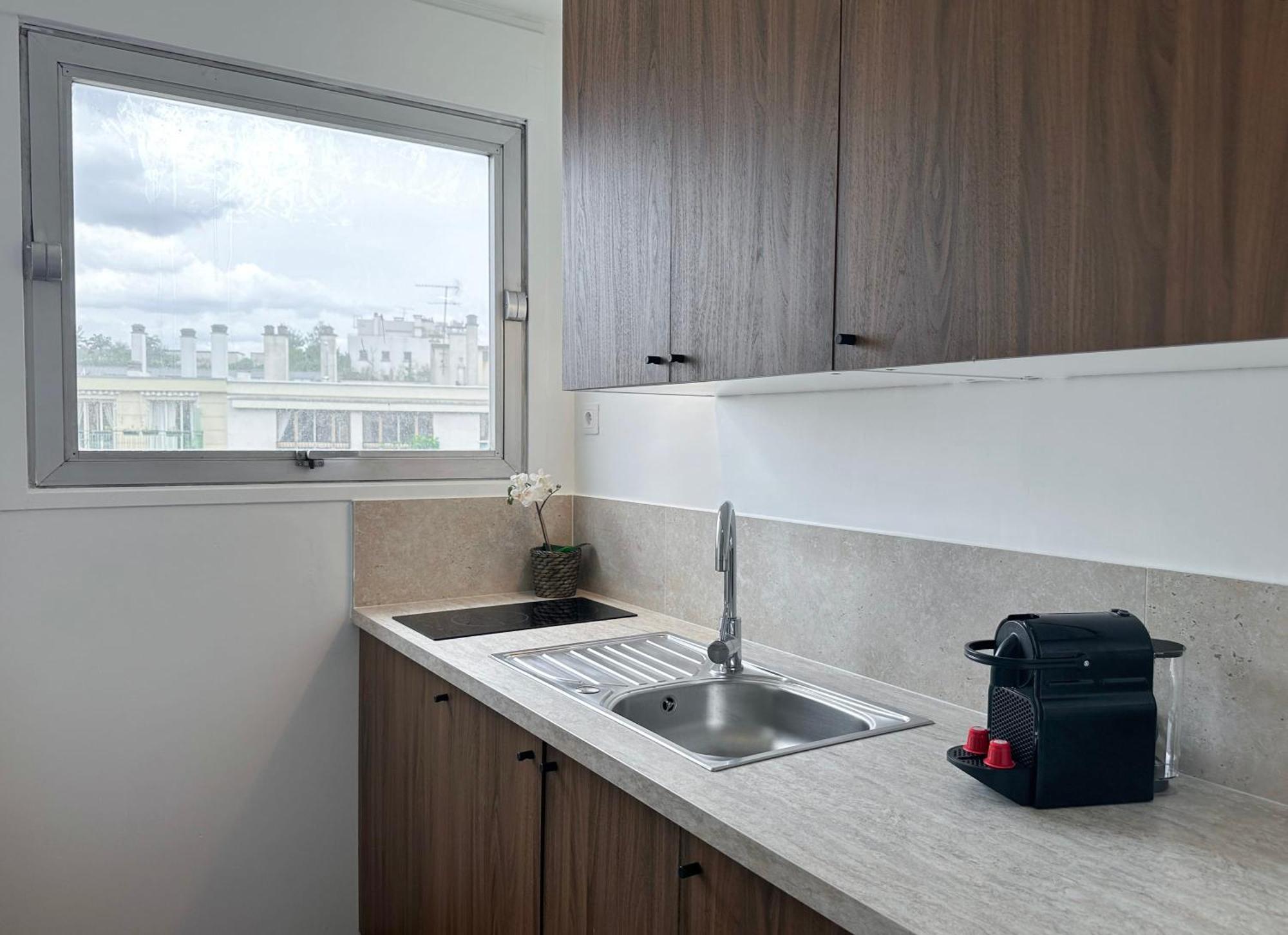 Brand-New Studio With Eiffel Tower View Parigi Esterno foto