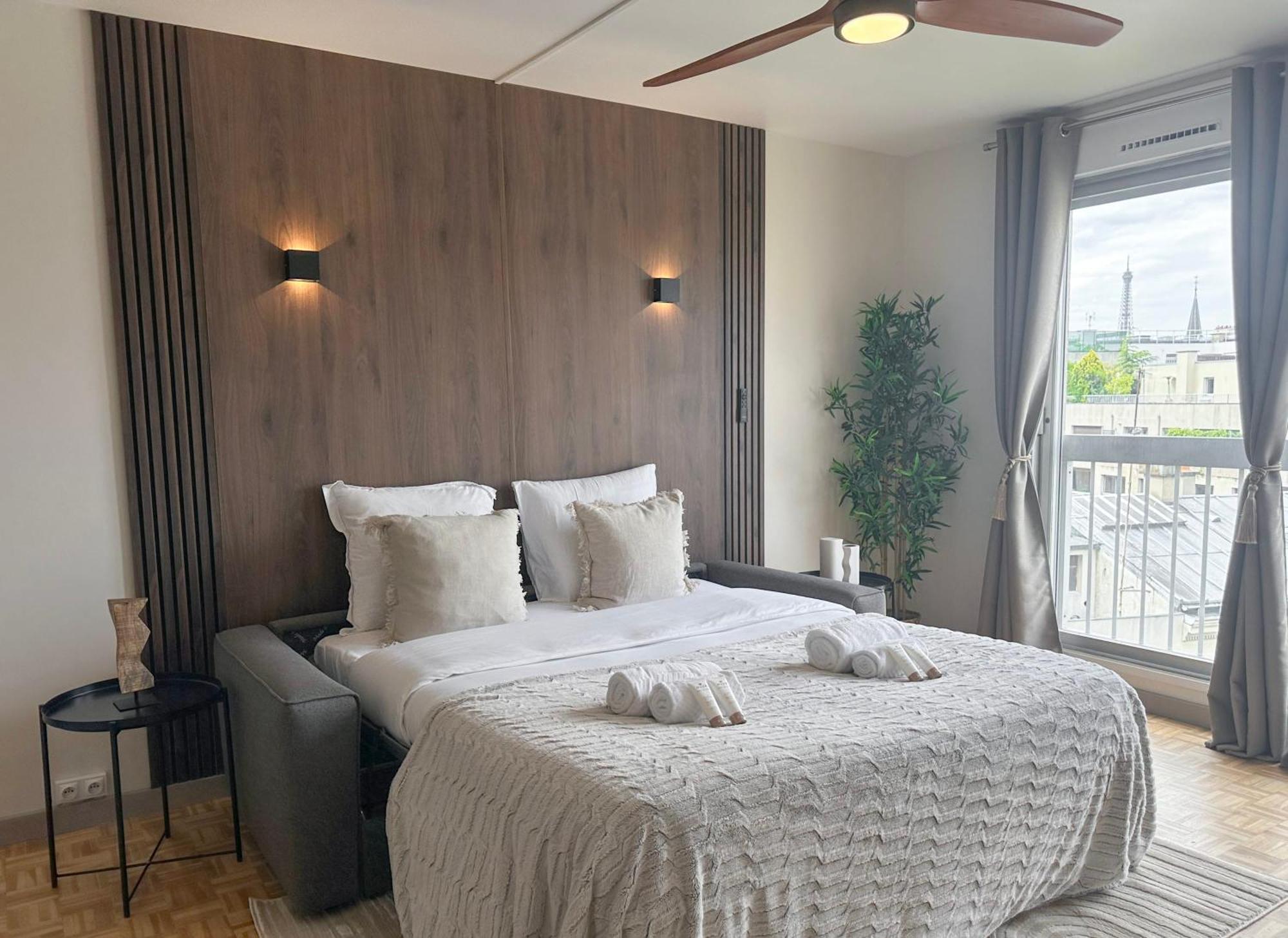 Brand-New Studio With Eiffel Tower View Parigi Esterno foto