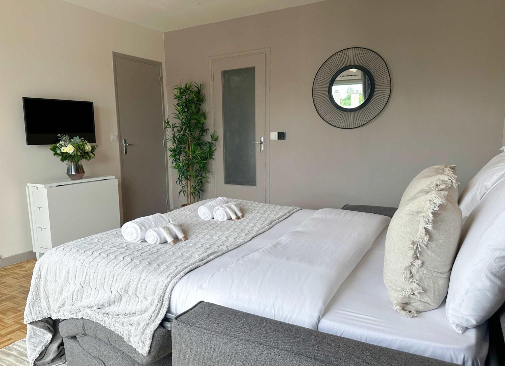 Brand-New Studio With Eiffel Tower View Parigi Esterno foto